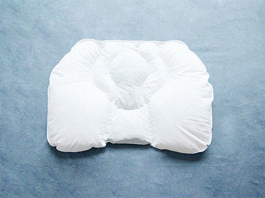 寝返りを促すために設計されたジムナストソフトフィールの枕のふくらみ